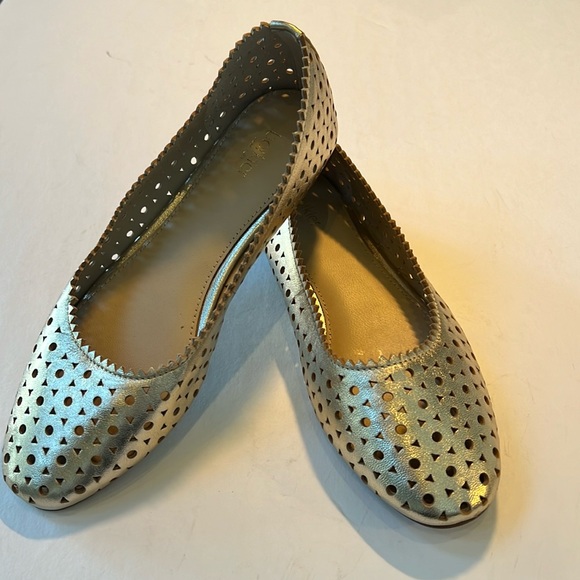 NWT Botkier‎ gold Mandy flats. - Picture 1 of 6
